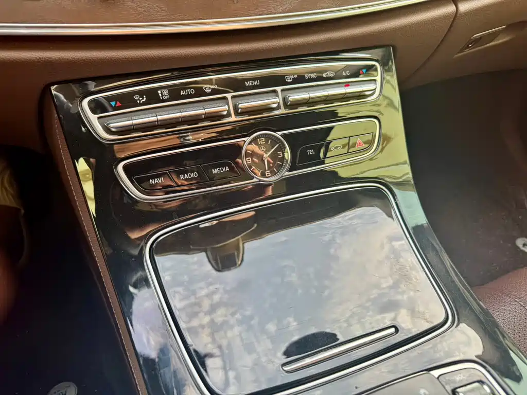 Mercedes-Benz E-Class 2018 — фото 11