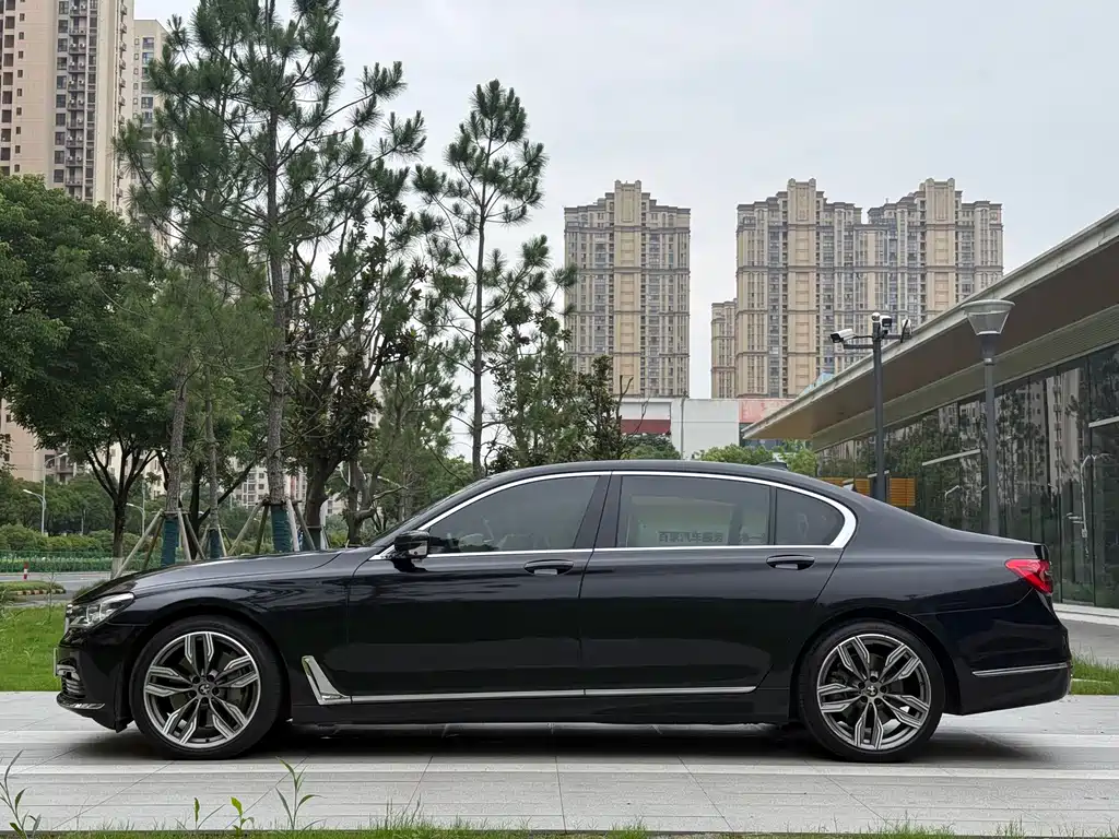 BMW 7 Series 2016 — фото 18