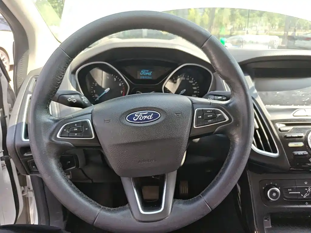Ford Focus 2018 — фото 11