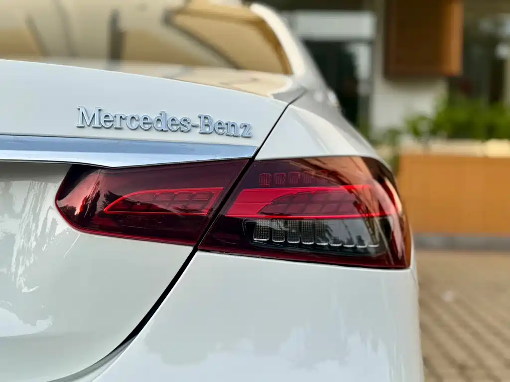 Mercedes-Benz E-Class 2018 — фото 20