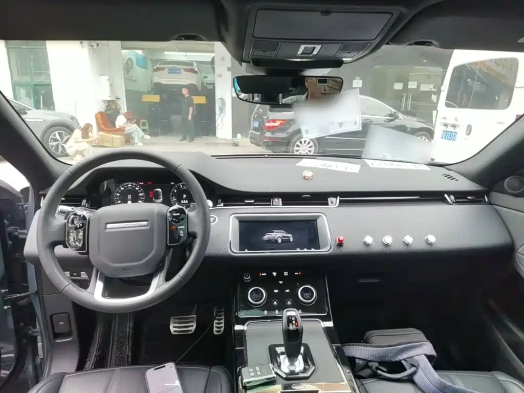 Land Rover Evoque 2021 — фото 10