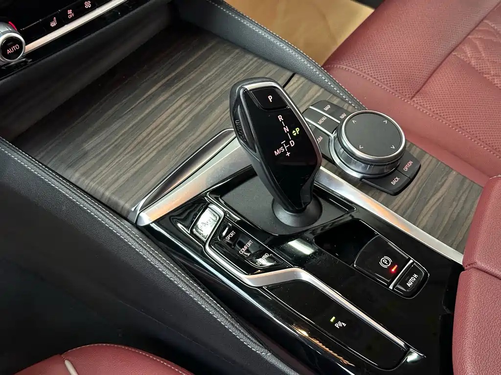 BMW 5 Series 2021 — фото 12