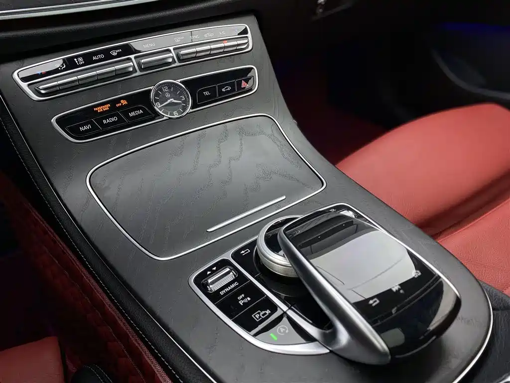 Mercedes-Benz E-Class 2018 — фото 16