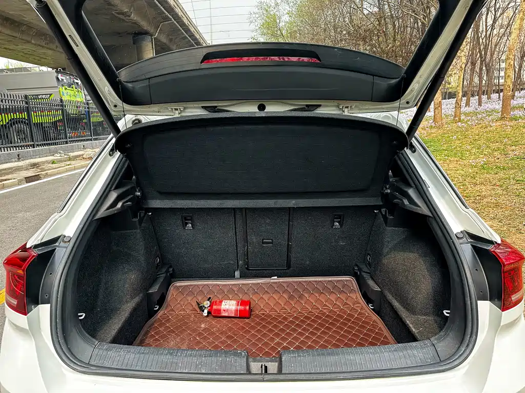 Volkswagen T-Roc 2020 — фото 12