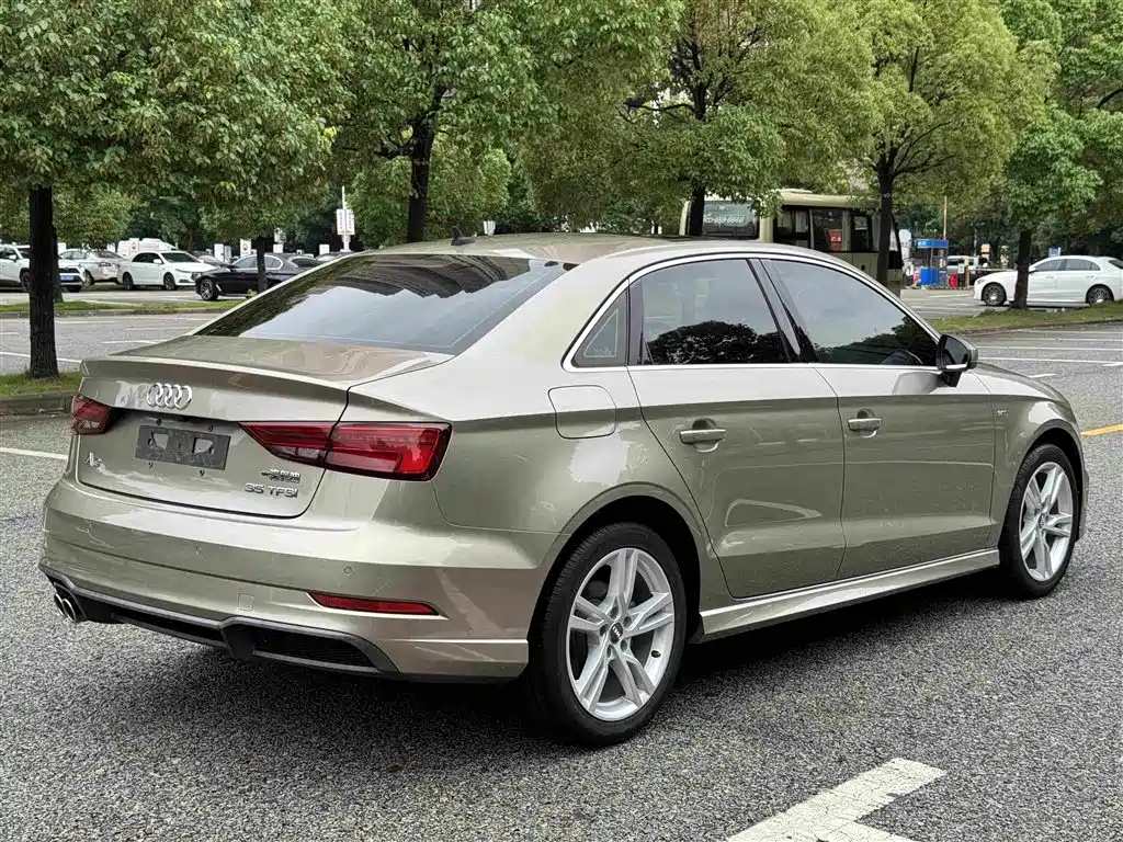 Audi A3 2019 — фото 10
