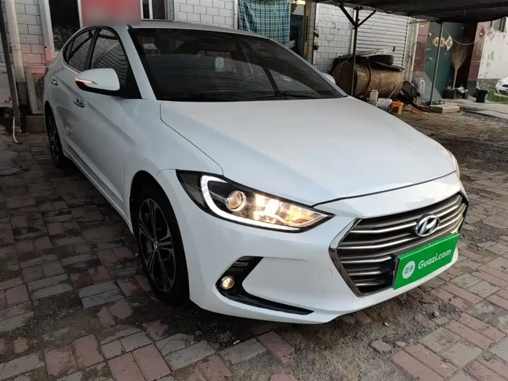 Hyundai Elantra 2019 — фото 4