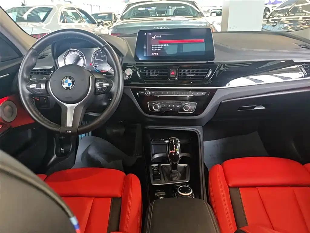 BMW 1 Series 2022 — фото 10
