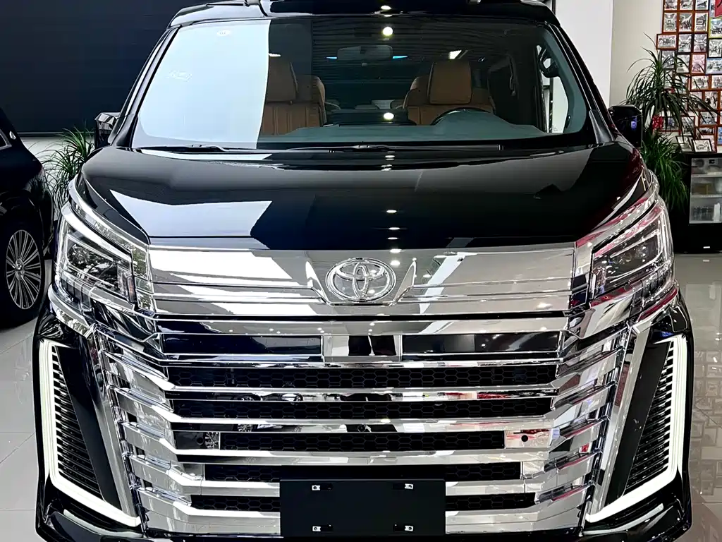 Toyota Hiace — фото 1