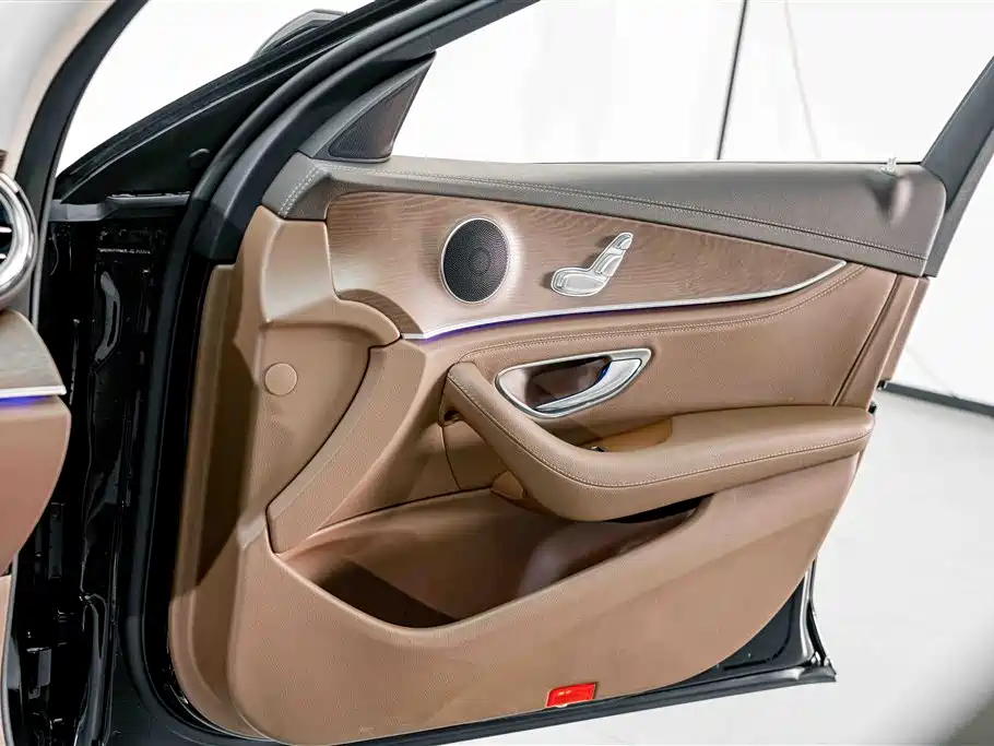 Mercedes-Benz E-Class 2018 — фото 13