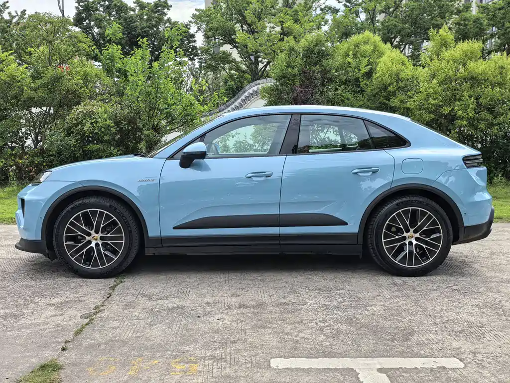 Porsche Macan EV 2025 — фото 17