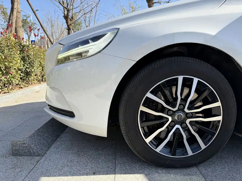 Volvo V40 2019 — фото 17