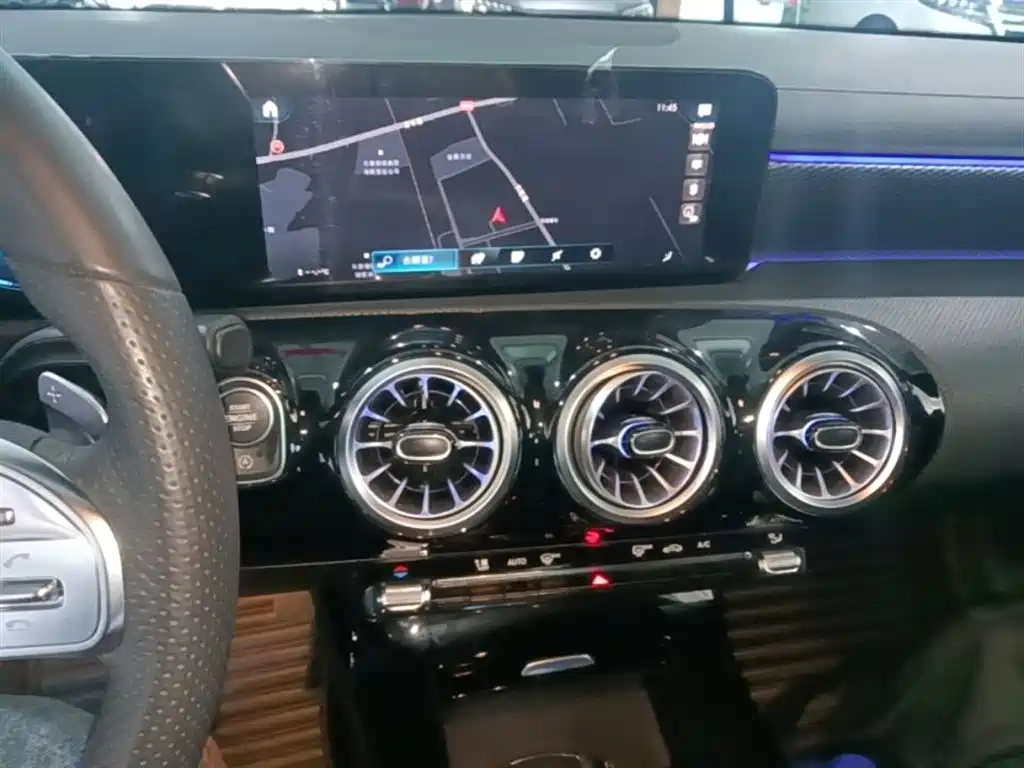 Mercedes-Benz A-Class 2022 — фото 13