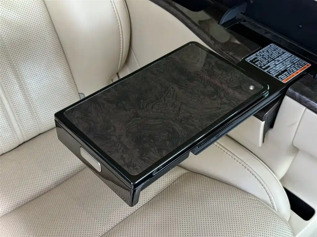 Toyota Alphard 2020 — фото 31