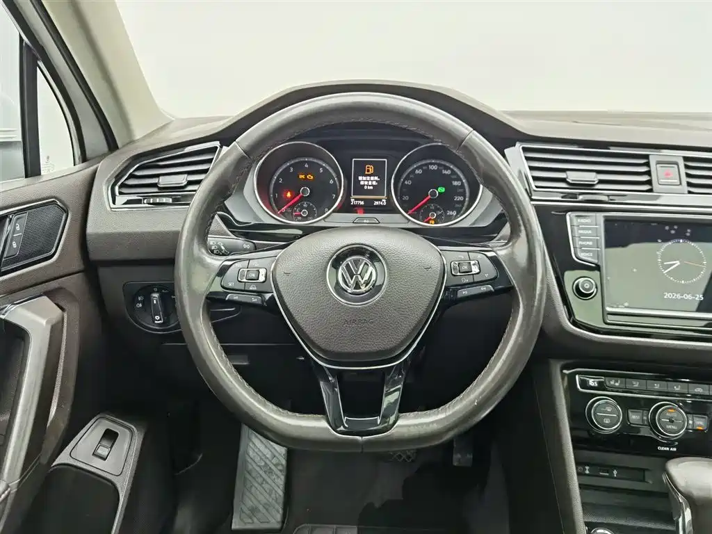 Volkswagen Tiguan L 2017 — фото 11