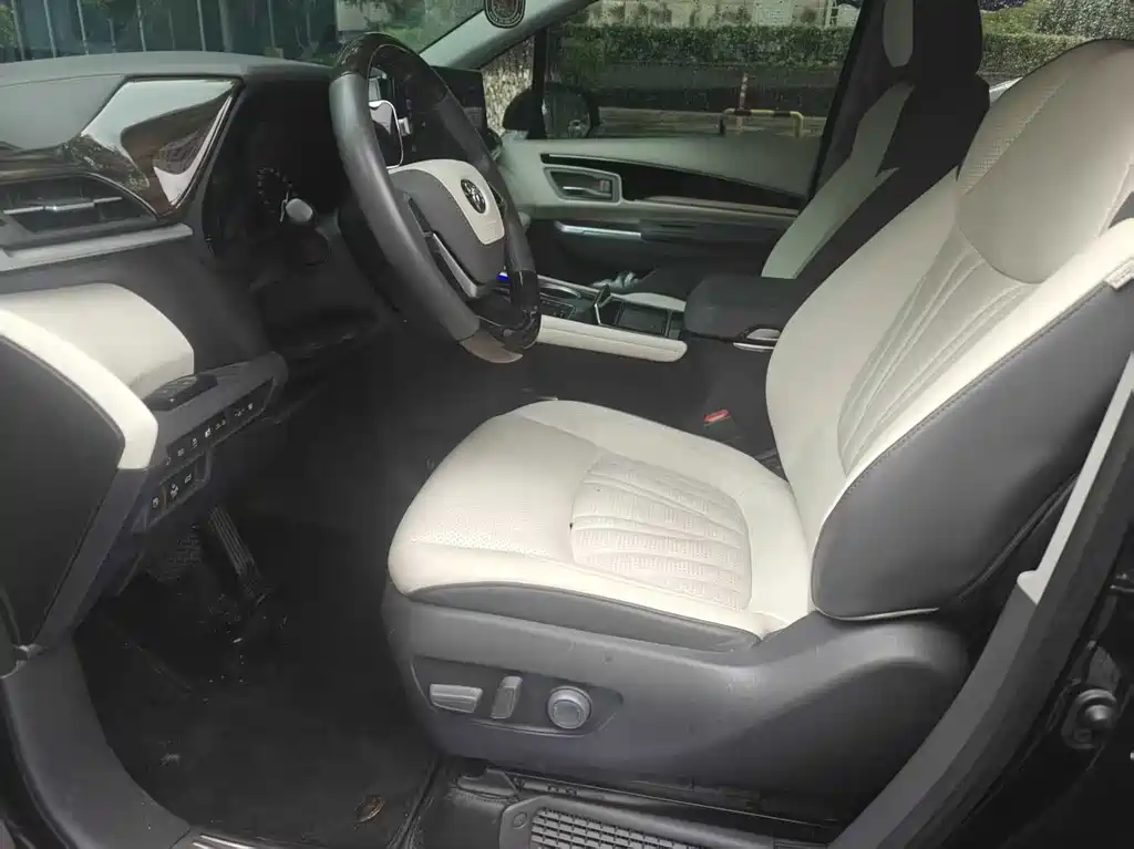 Toyota Granvia 2024