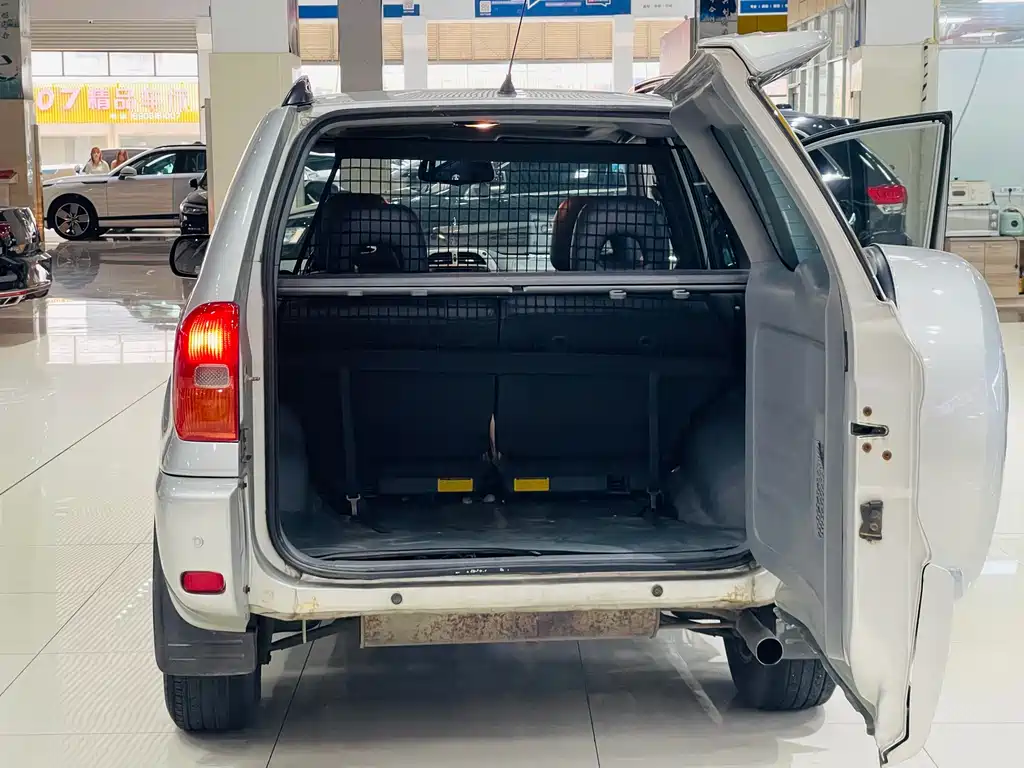 Toyota RAV4 2004 — фото 15