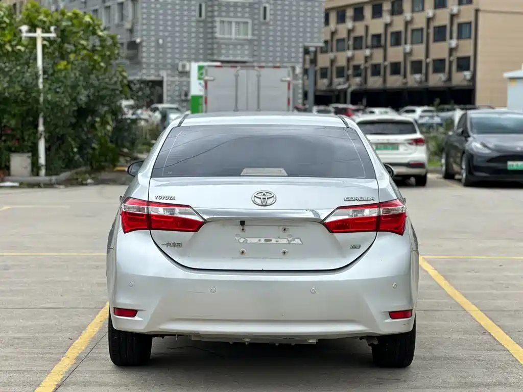 Toyota Corolla 2015 — фото 20