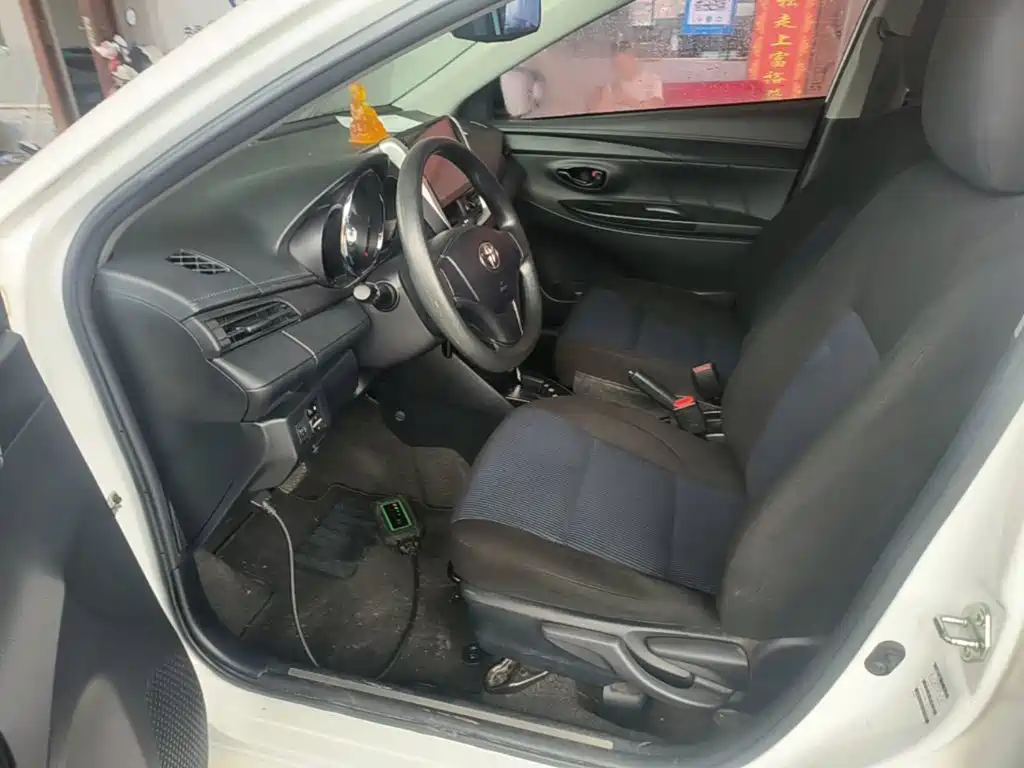 Toyota Yaris L 2019 — фото 16