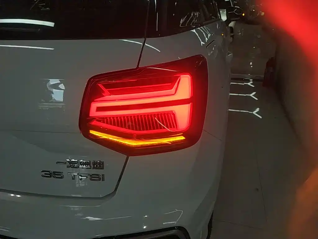 Audi Q2L 2023 — фото 8