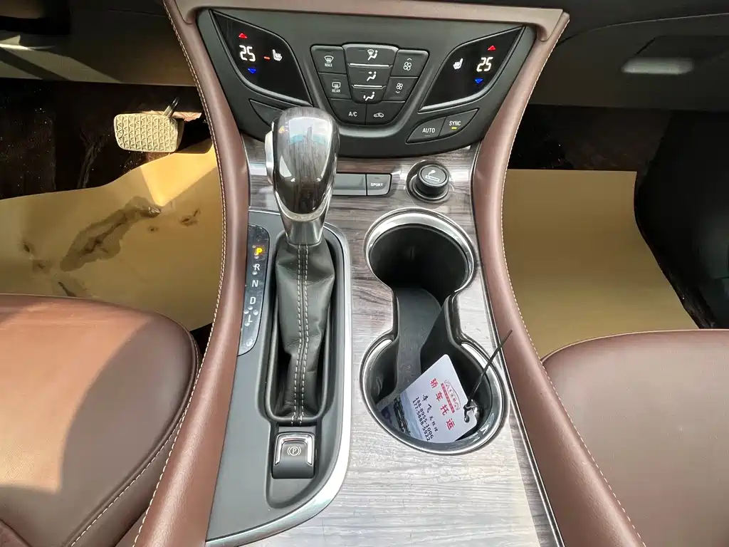 Buick Envision Plus 2017 — фото 13