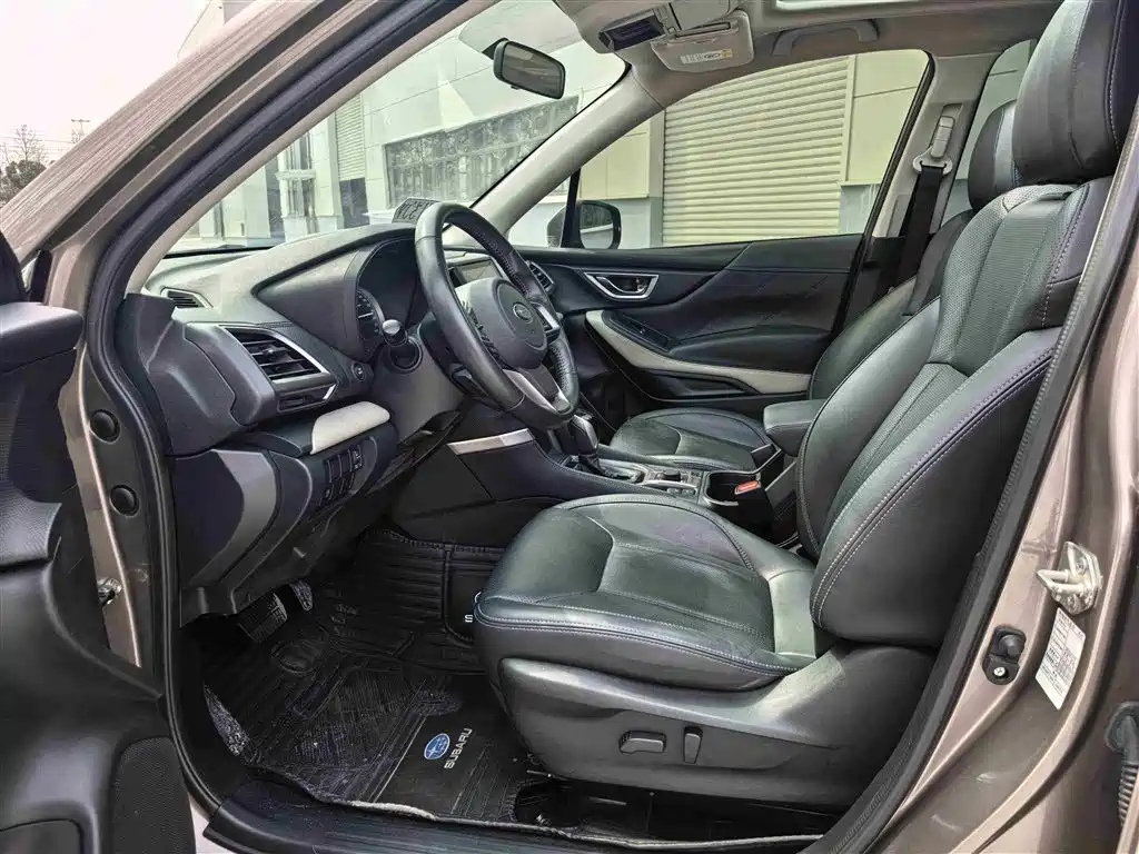 Subaru Forester 2022 — фото 10