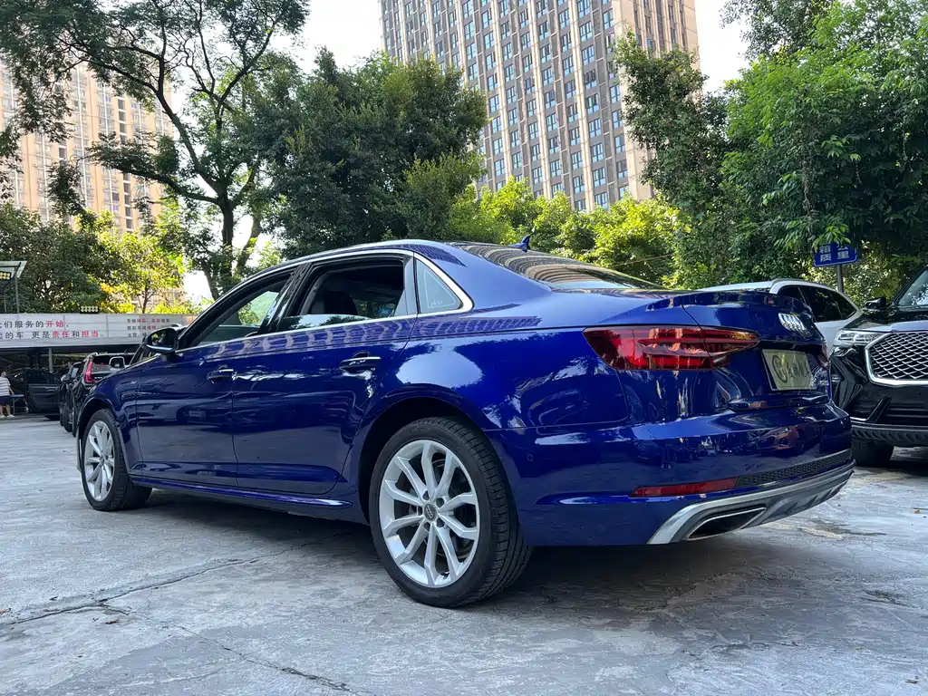 Audi A4L 2019 — фото 21