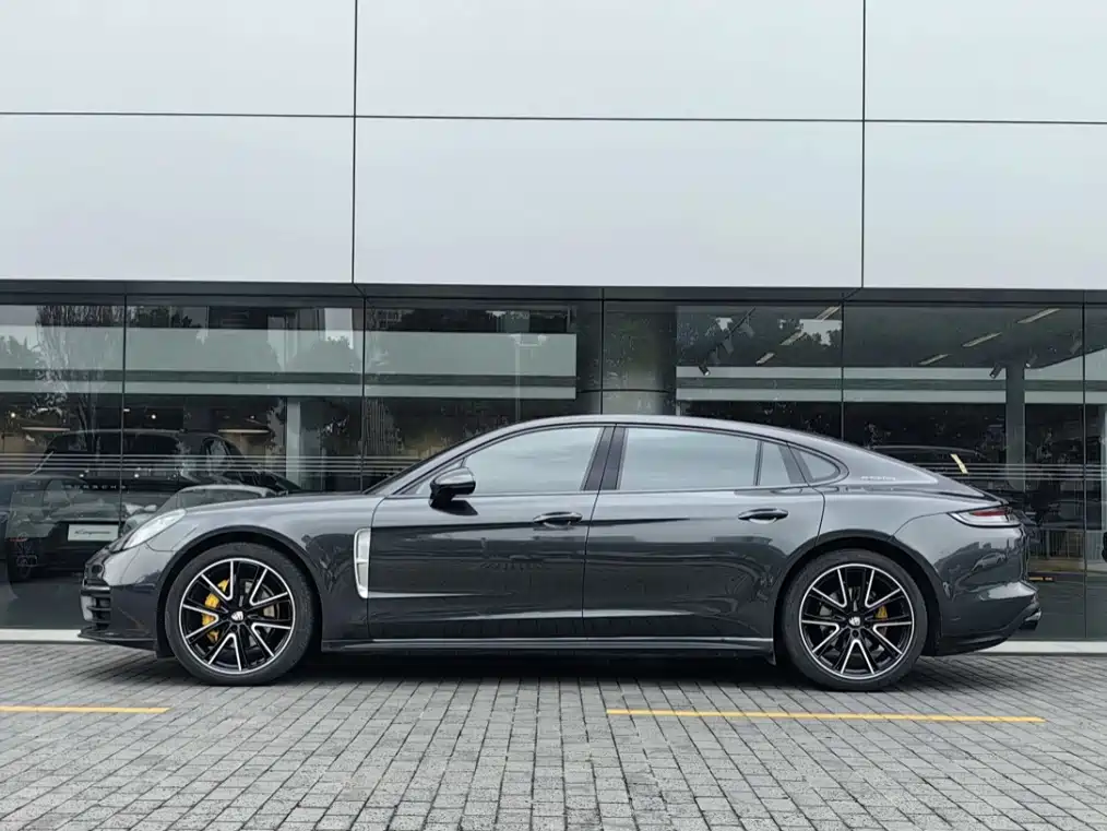 Porsche Panamera 2022