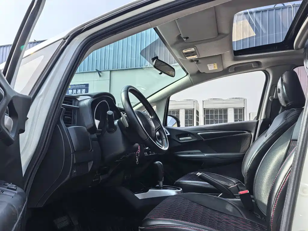 Honda Fit 2018 — фото 10