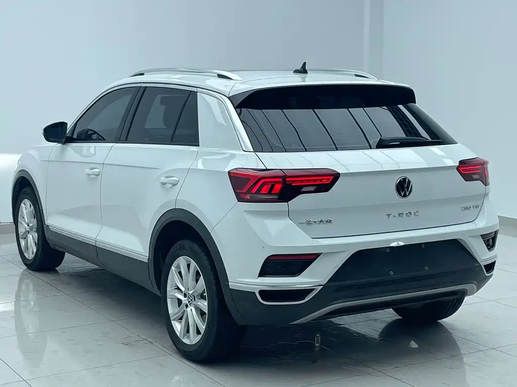 Volkswagen T-Roc 2023 — фото 9