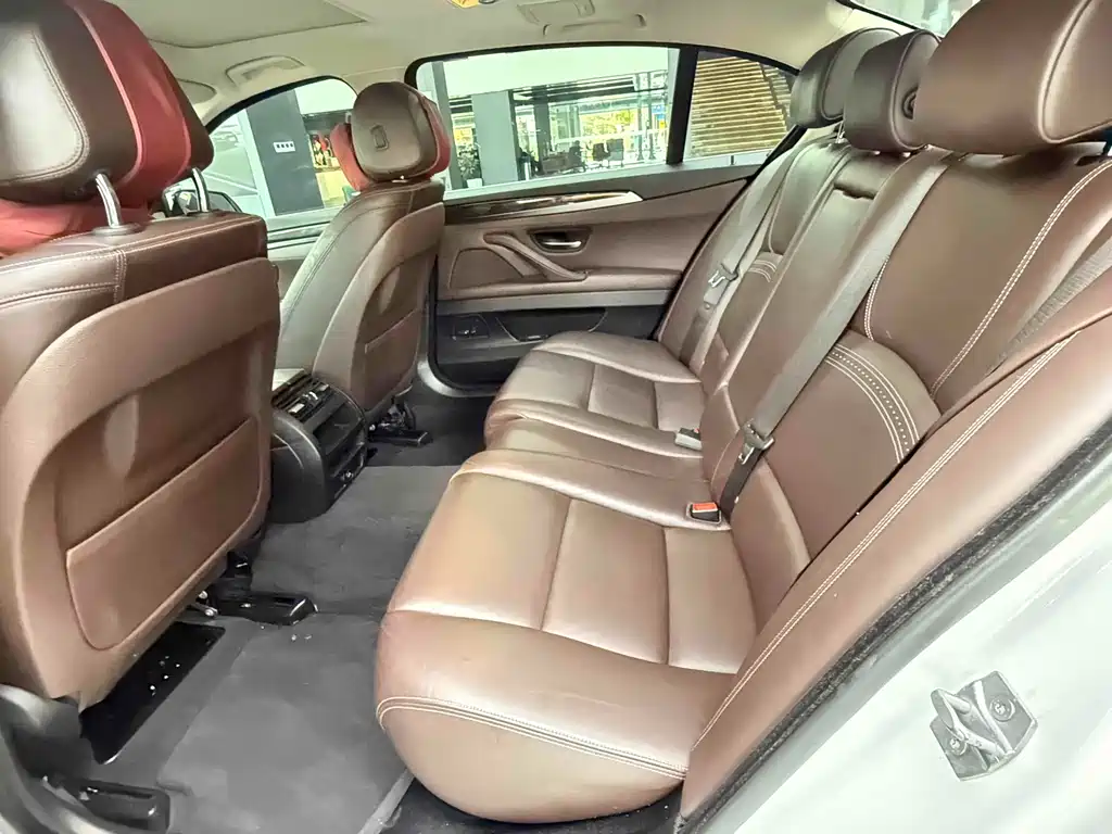 BMW 5 Series 2016 — фото 11