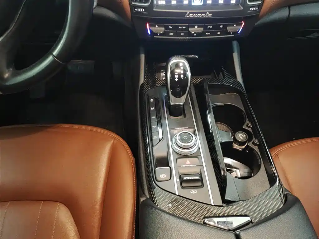 Maserati Levante 2018 — фото 10