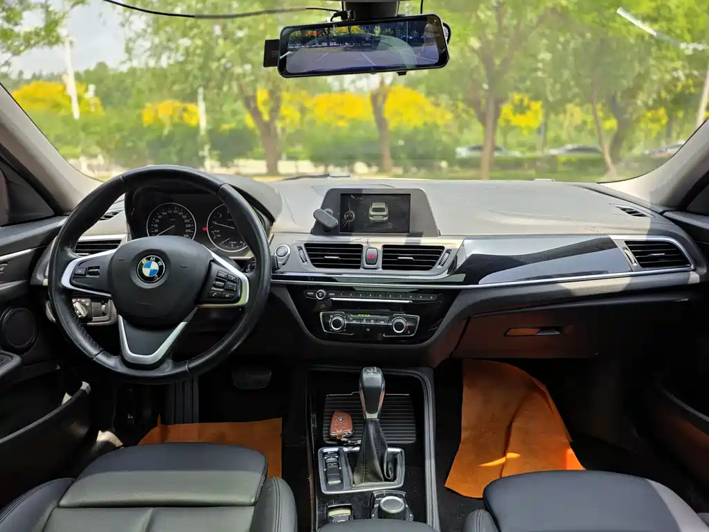 BMW 1 Series 2017 — фото 11