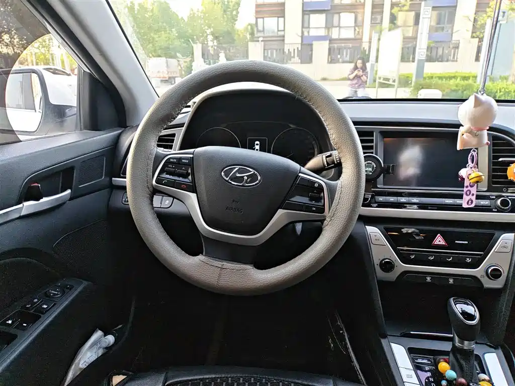 Hyundai Elantra 2017 — фото 3