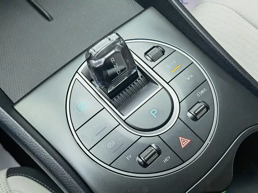 BYD Seal 05 DM-i 2025 — фото 12