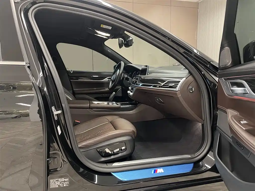 BMW 7 Series 2019 — фото 17