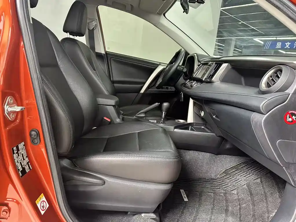 Toyota RAV4 2016 — фото 11