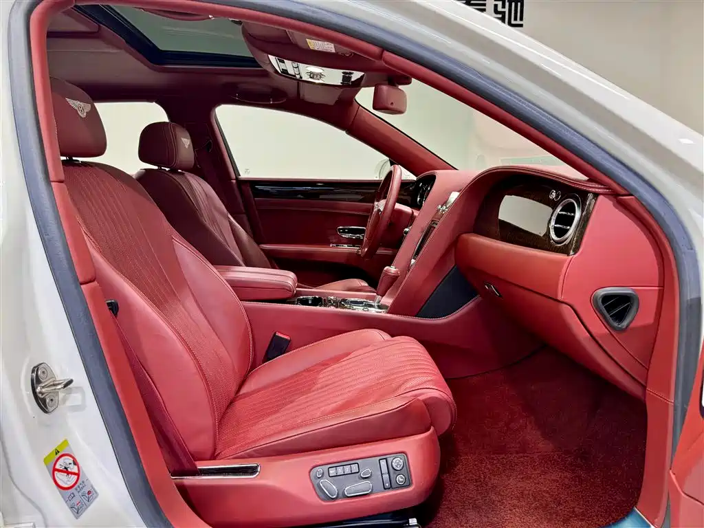 Bentley Flying Spur 2018 — фото 19