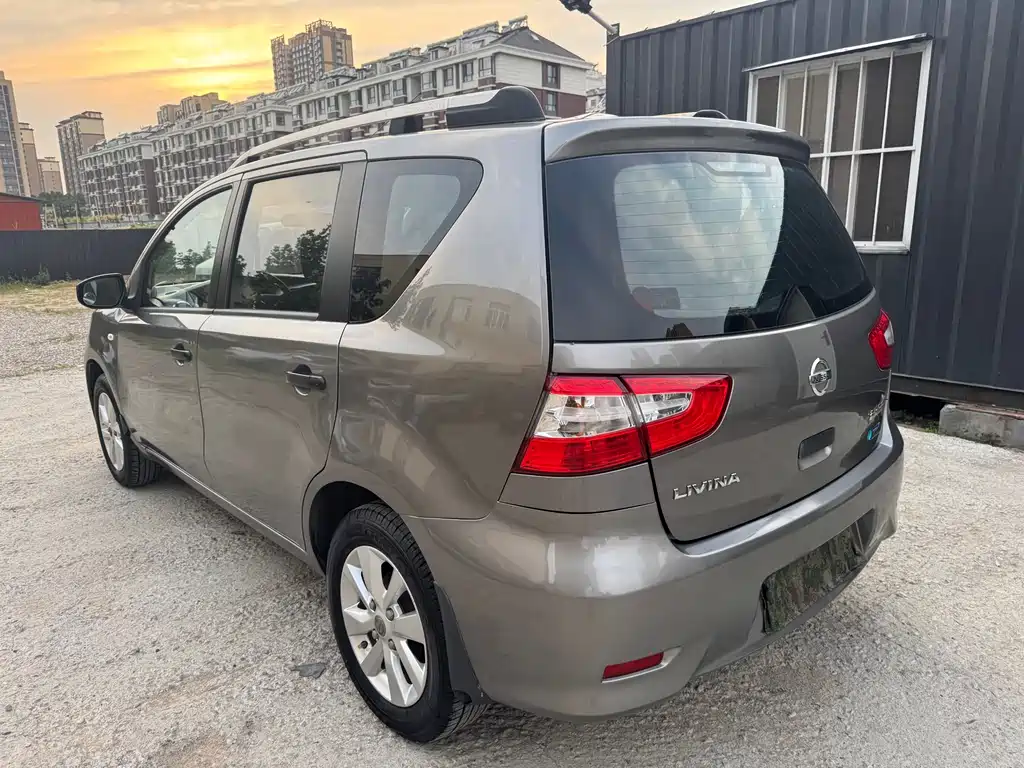 Nissan Livina 2015