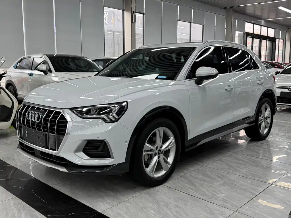 Audi Q3 2022 — фото 1