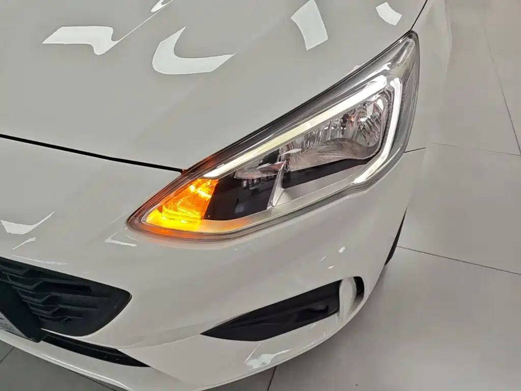 Ford Focus 2020 — фото 24