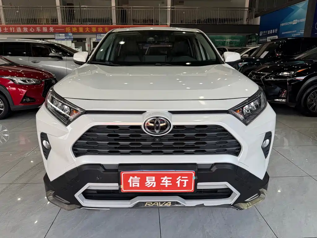 Toyota RAV4 2021 — фото 2