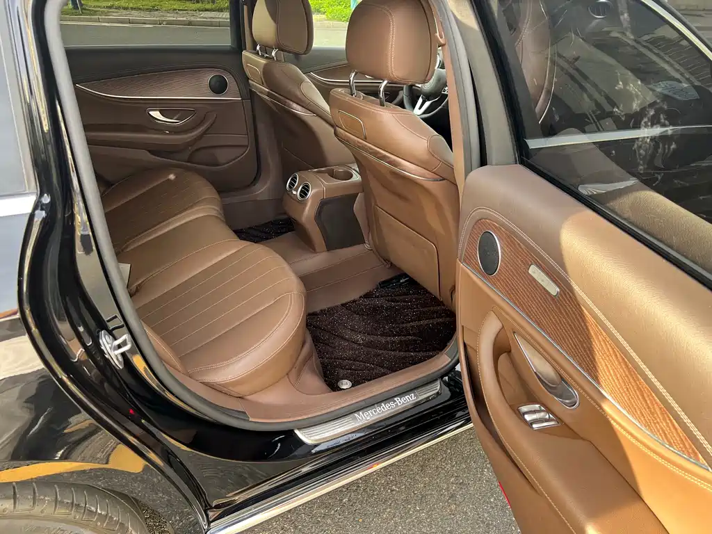 Mercedes-Benz E-Class 2020 — фото 11