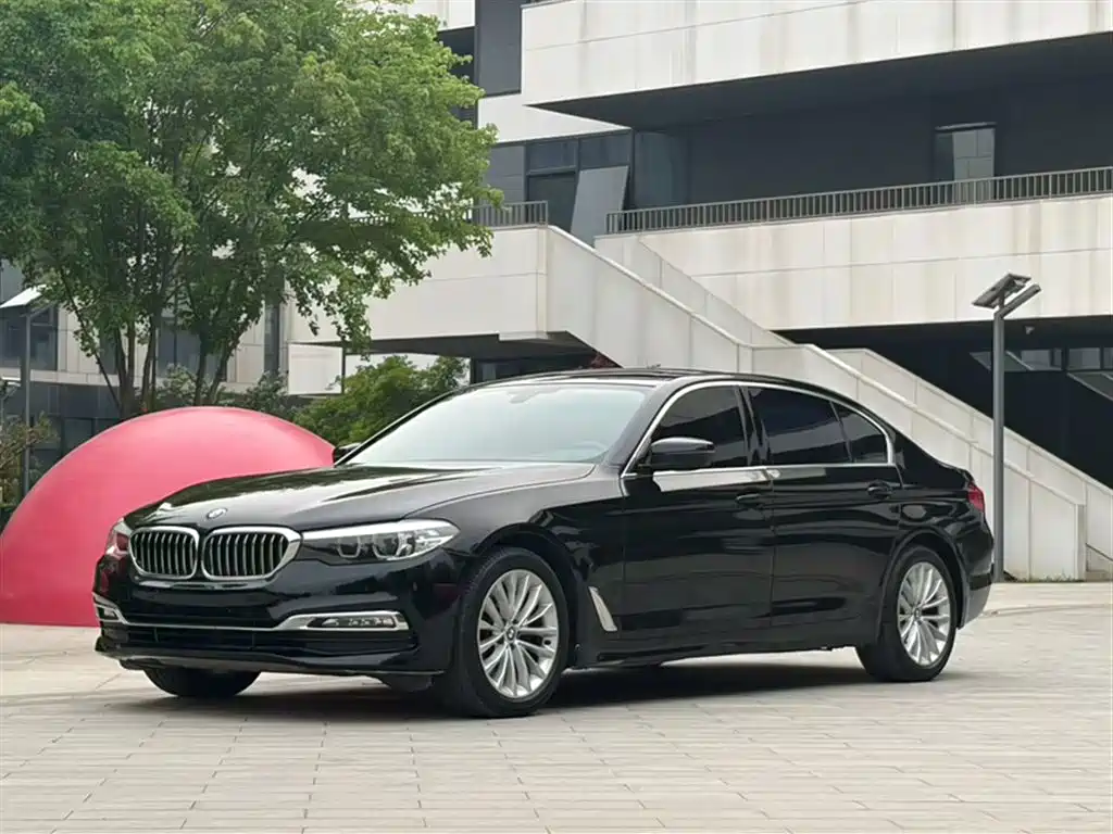 BMW 5 Series 2018 — фото 2
