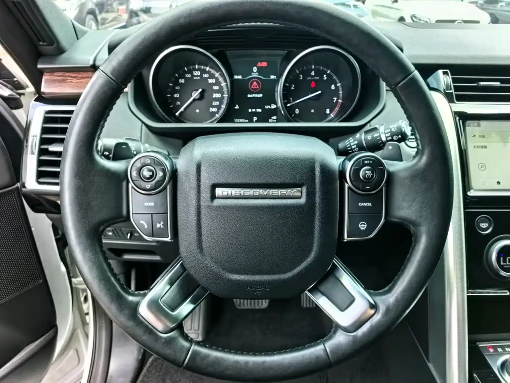 Land Rover Discovery 2017 — фото 13