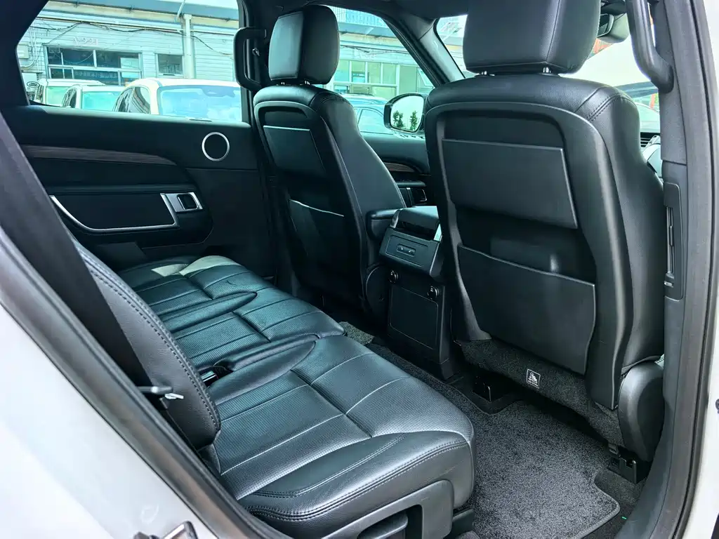 Land Rover Discovery 2017 — фото 19