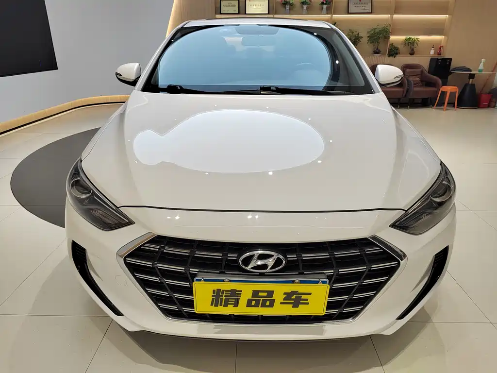 Hyundai Elantra 2020 — фото 2