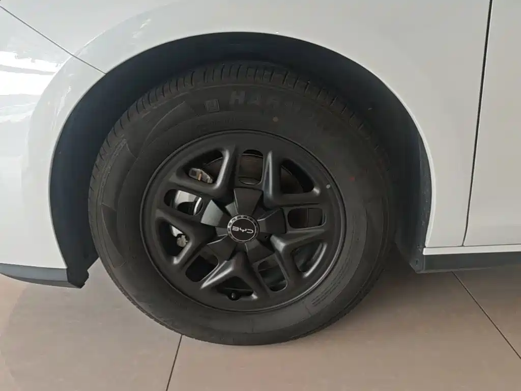 BYD Seal 05 DM-i 2025 — фото 23