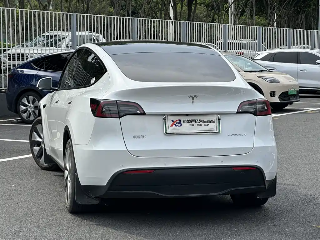 Tesla Model Y 2022 — фото 9