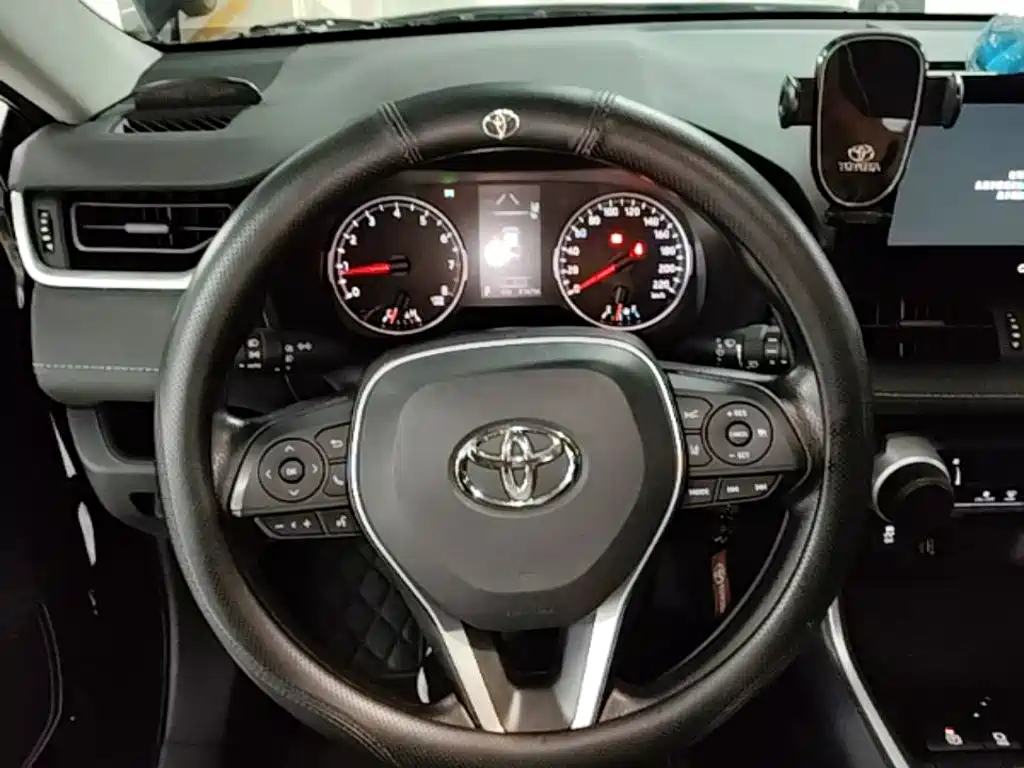 Toyota RAV4 2025 — фото 11