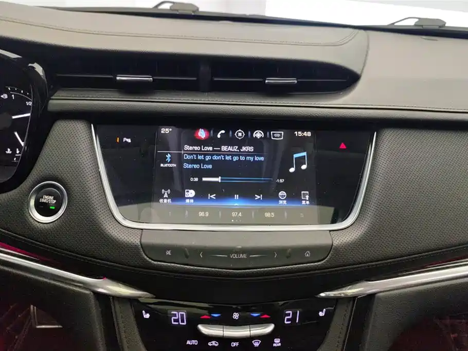 Cadillac XT5 2017 — фото 13